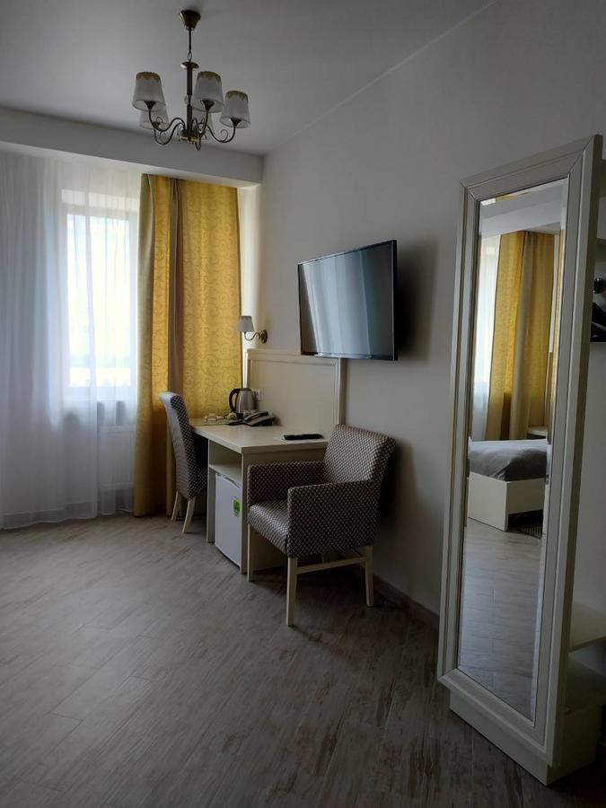Mariinskiy Otel Baranoviçi Dış mekan fotoğraf